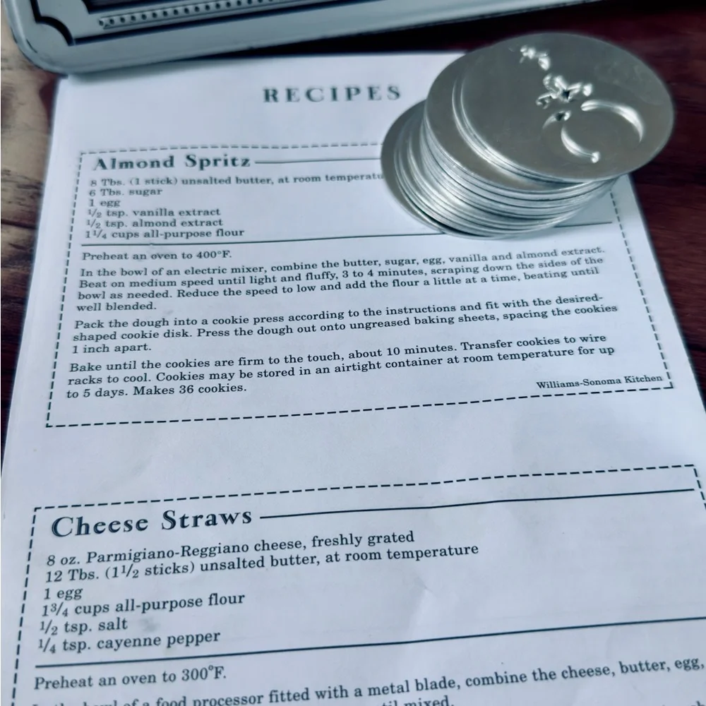 Williams-Sonoma Cookie Press with 33 Cookie Disks in Tin made by Kuhn Rikon